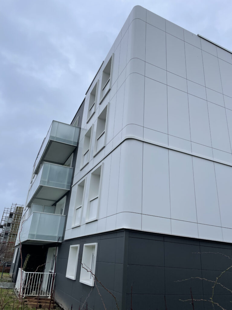 CHANTIER DIEPPE FACADES CASSETTES EN COMPOSITE 1